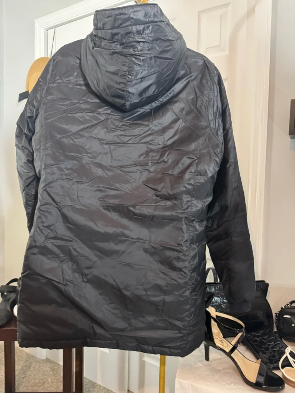 Authentic Canada Goose Black Hooded Women's Puffer Coat - Picture 3 of 11